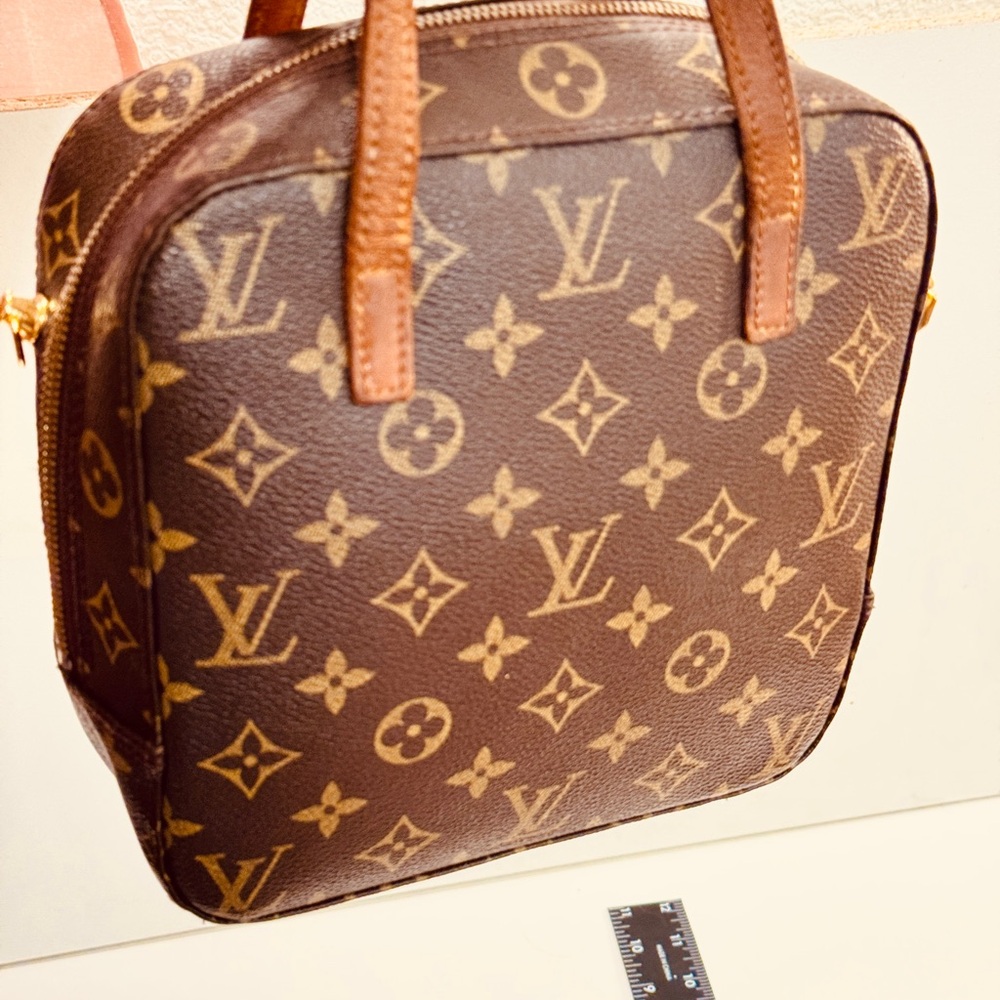 Louis Vuitton monogram hand bag can be attached a strap on it to be shoulder bag - Picture 3 of 16